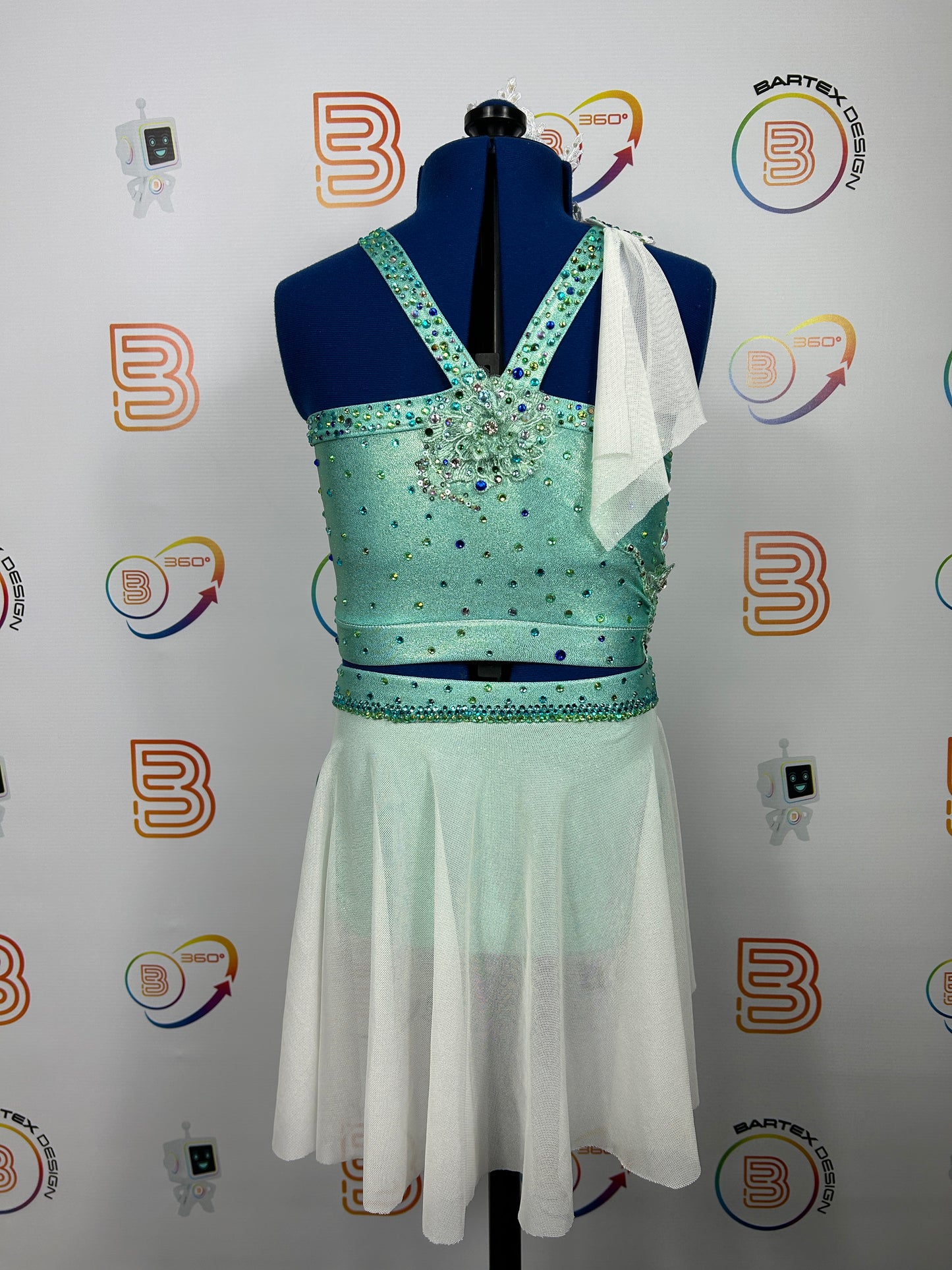 Green/White 2 Piece Costume – approx. Age 7–8